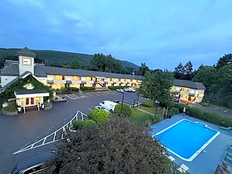 The Black Mountain Inn