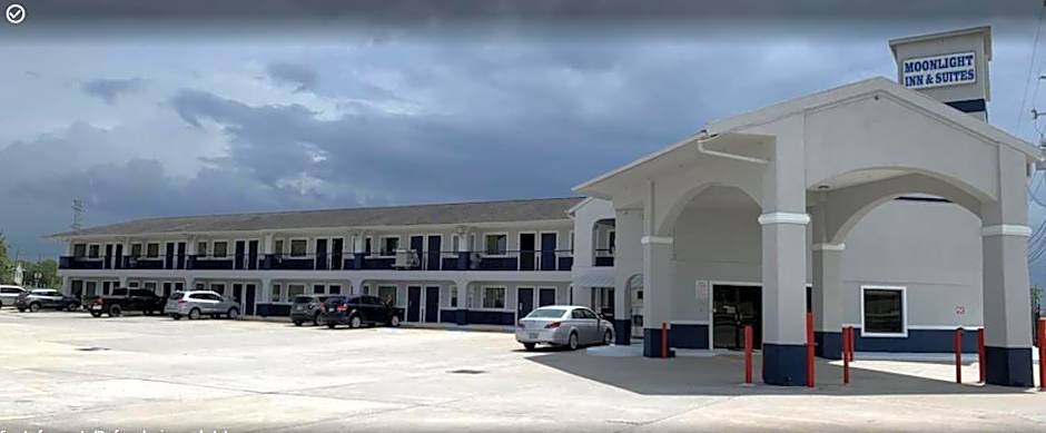 Moonlight Inn & Suites