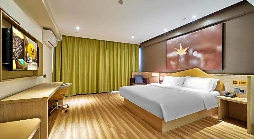 IU Hotel Baoding Yuhua East Road Passenger Center