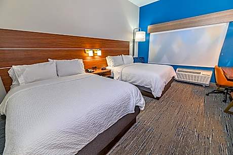 Queen room with 2 Queen beds – Hearing Accessible