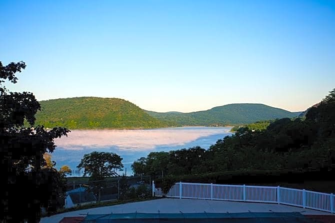 Inn on the Hudson