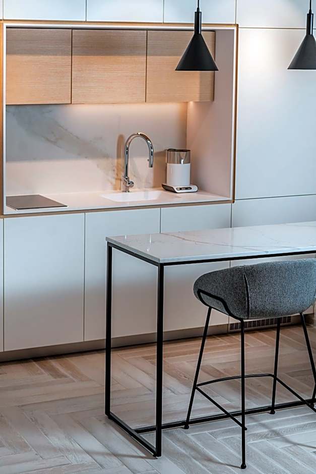 Lazure Hotel & Marina