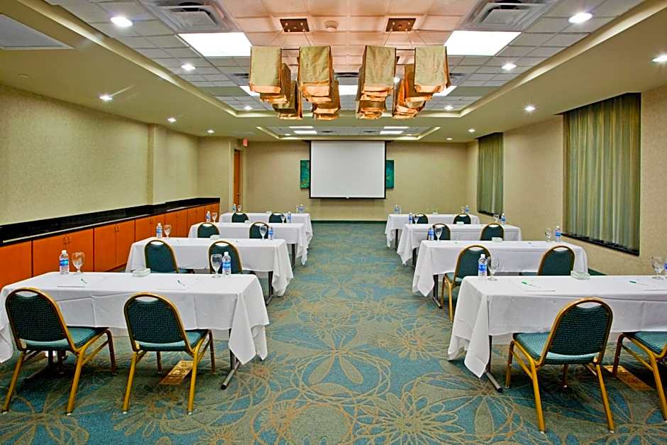 Holiday Inn Hotel & Suites Gateway By IHG