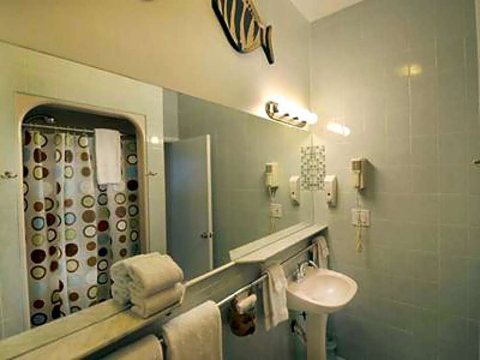 Suite Dreams Inn by the Beach