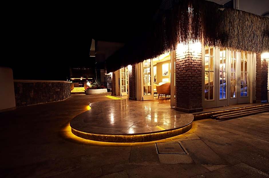 Pinehill Hotel & Suites