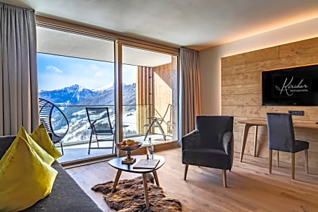 Suite with Balcony and Mountain View