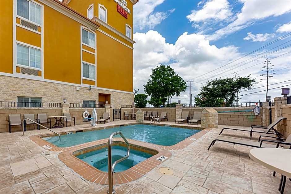 Best Western Plus San Antonio East Inn & Suites
