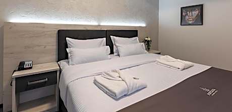 Deluxe Suite with Spa Bath