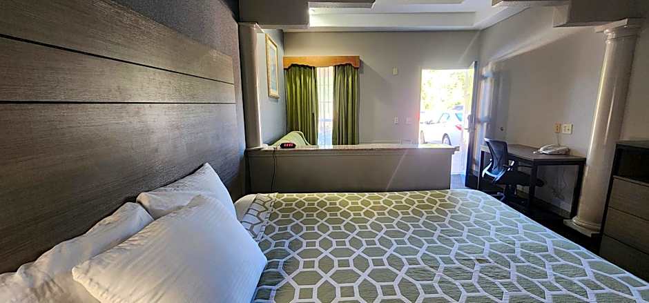 Regency Inn & Suites By Capital O Houston IAH Airport