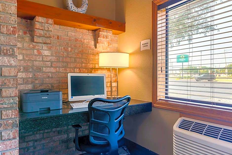 Quality Inn Oshkosh Aviation Park