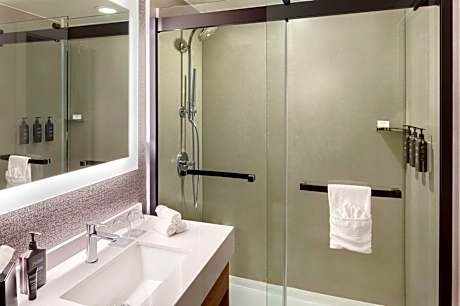 Traditional Room, 2 Queen Beds (Mobility/Hearing Accessible, Tub) (2 Queen Beds)