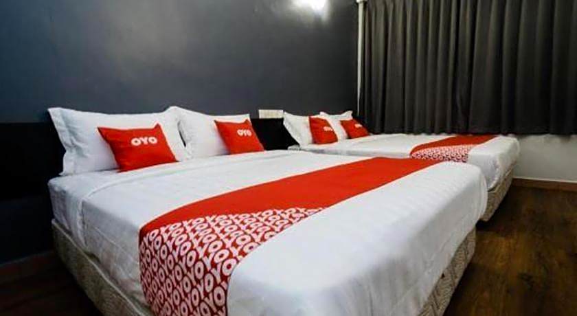 OYO 90324 Muar Station Hotel