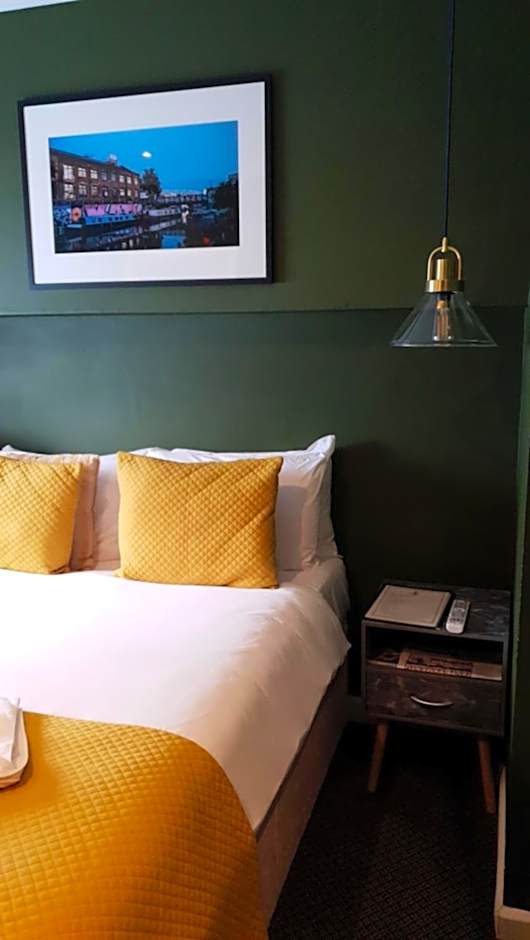 Foto 1 dari 6 — Double Room