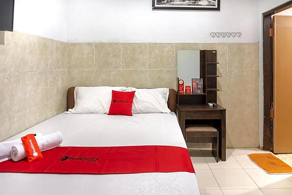 RedDoorz @ Hotel Surabaya Sumenep