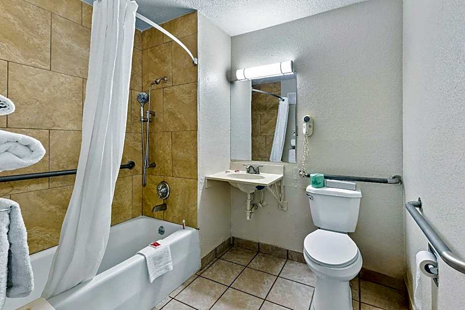 Econo Lodge Akron Copley Northwest