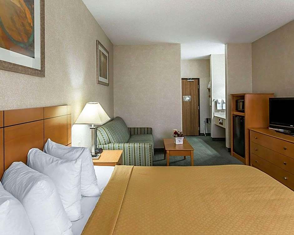 Quality Inn at Collins Road - Cedar Rapids