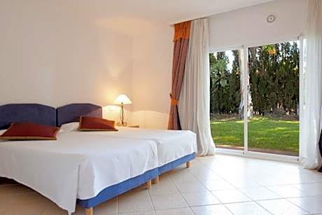 Xtra 3 Bedrooms Beach House with Garden