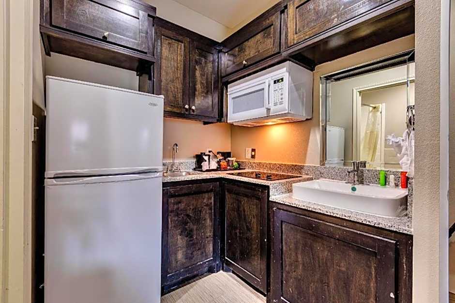 Americas Best Value Inn and Suites IAH Airport North