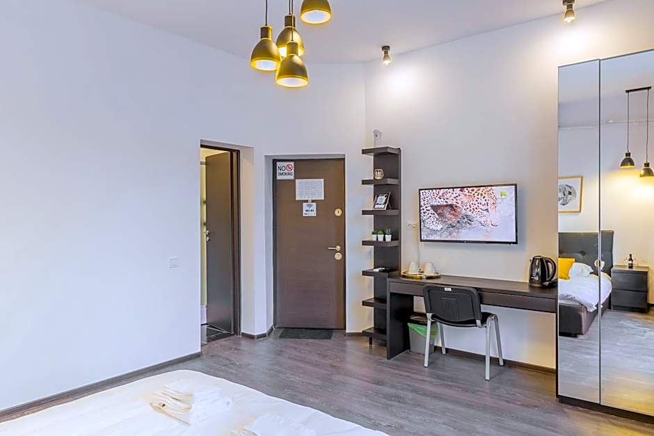 CHÂTEAU: Upscale Suites in Bucharest's Historical Center!