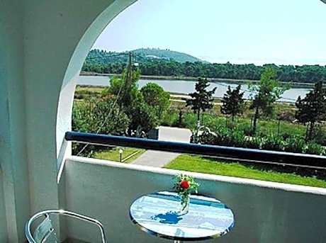 Small Side Studio (2 adults)