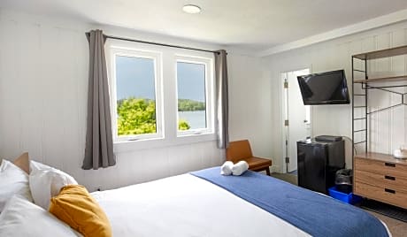 King Inn Room with Lake View