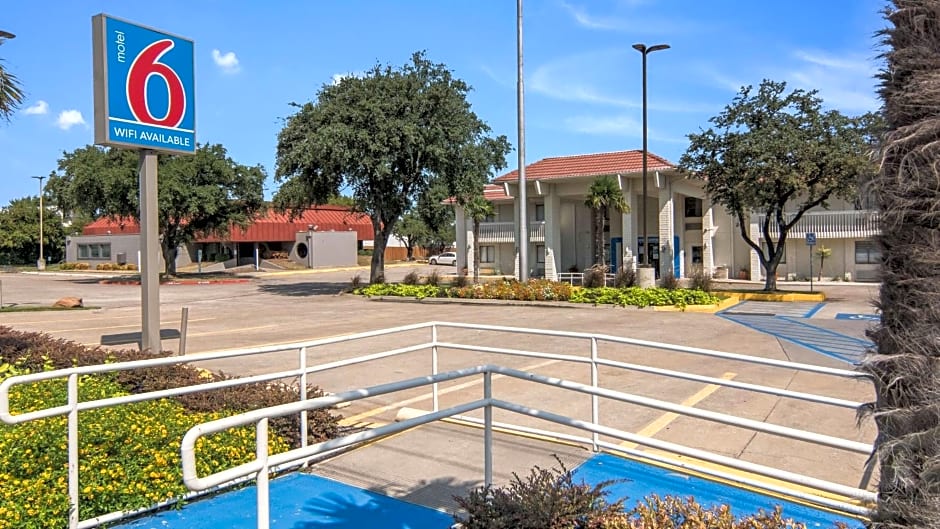 Motel 6-Addison, TX - Dallas