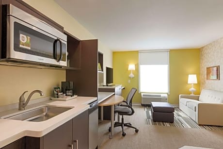 King Suite - Mobility Access/Non-Smoking