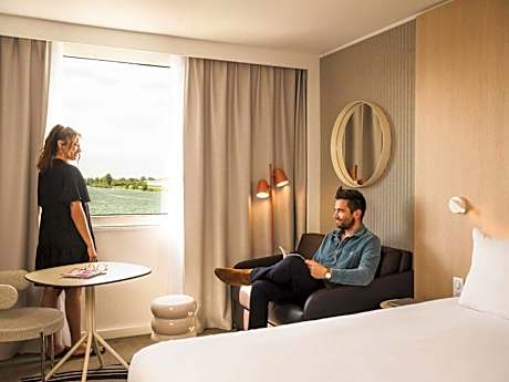 Executive Queen Room - Lake Side