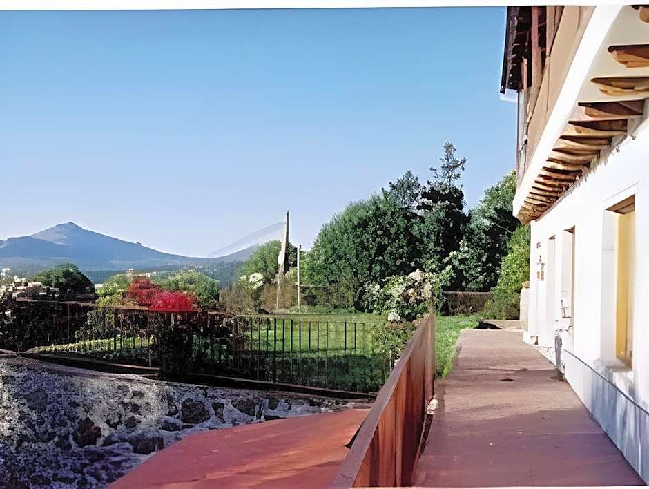Hotel Cinco Castanos