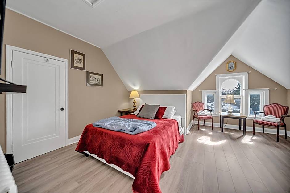 Marmora and Lake Inn and Victorian Diner-2025 Group Reunion Home for up to 32 guests