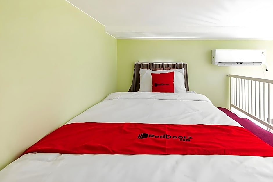 RedDoorz Syariah near Suncity Mall Sidoarjo