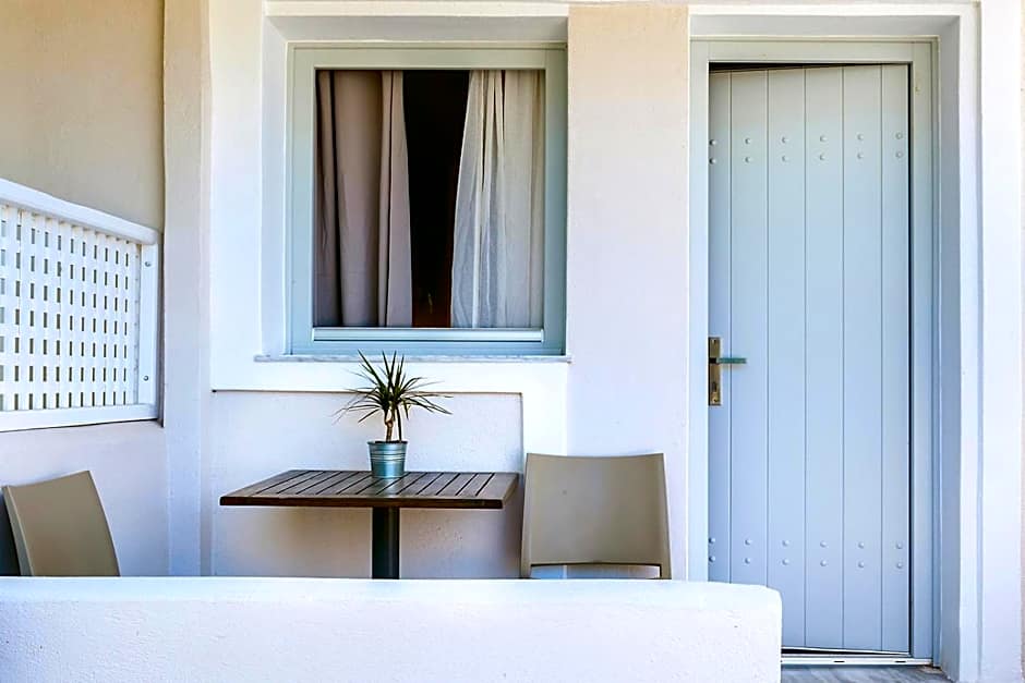 Memories Beach Hotel