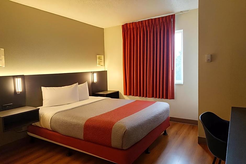 Motel 6-Brooklyn Center, MN - Minneapolis