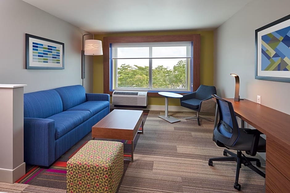 Holiday Inn Express Doral Miami, an IHG Hotel