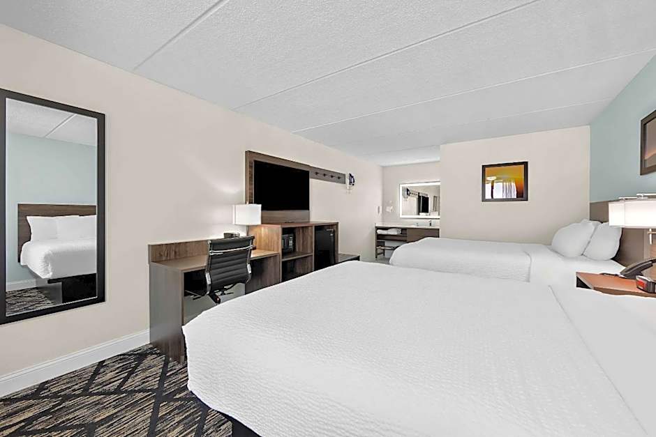 Clarion Inn & Suites near the Leconte Center Pigeon Forge