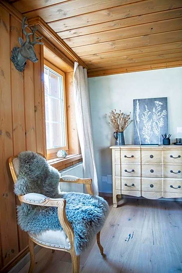 Casa Pasch - Boutique Bed and Breakfast in Cumpadials