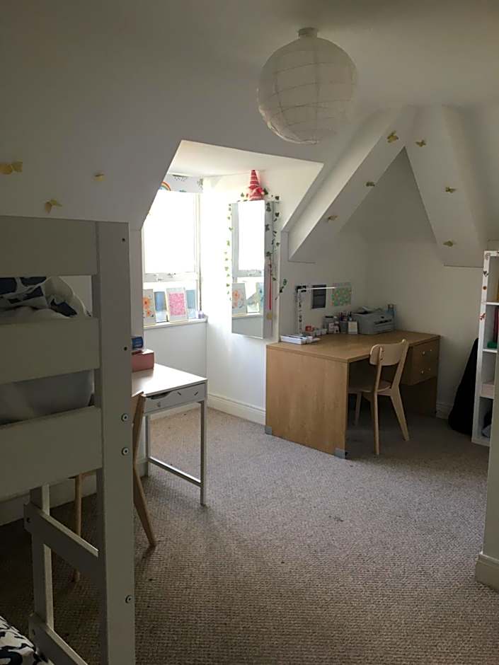 Central Spacious 3 Bedroom Apartment With Parking