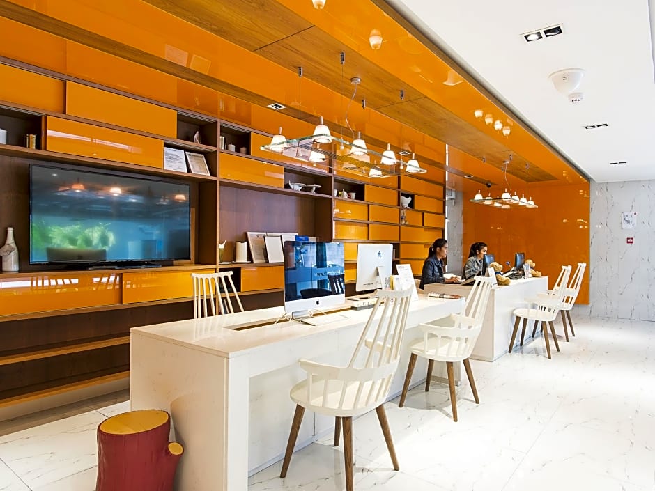 S Box Sukhumvit Hotel