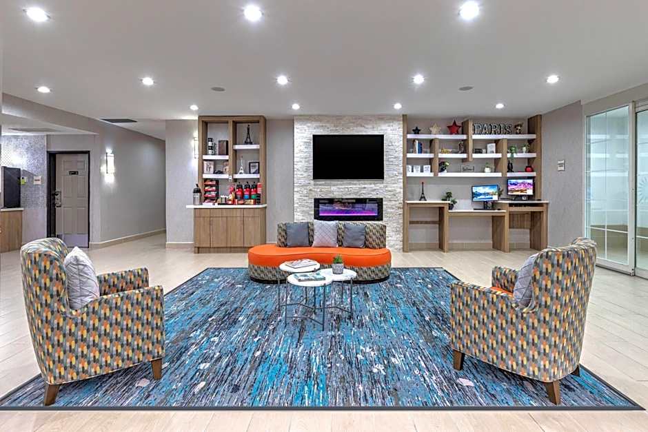 La Quinta Inn & Suites by Wyndham Paris