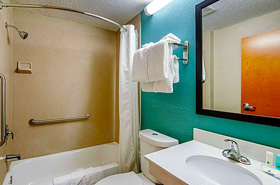 Quality Inn & Suites I-81 Exit 7