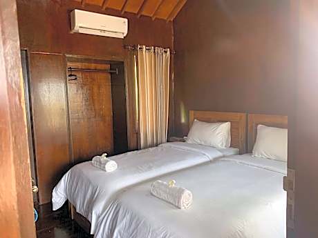 Q'Pelagos Sunset Bungalow