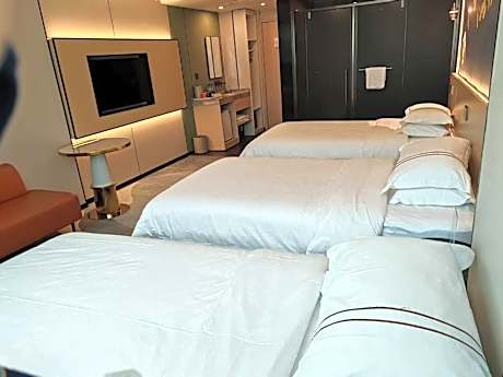 Triple Room with City View