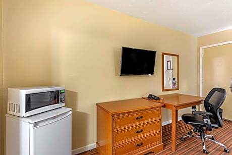 Queen Room with Two Queen Beds - Smoking