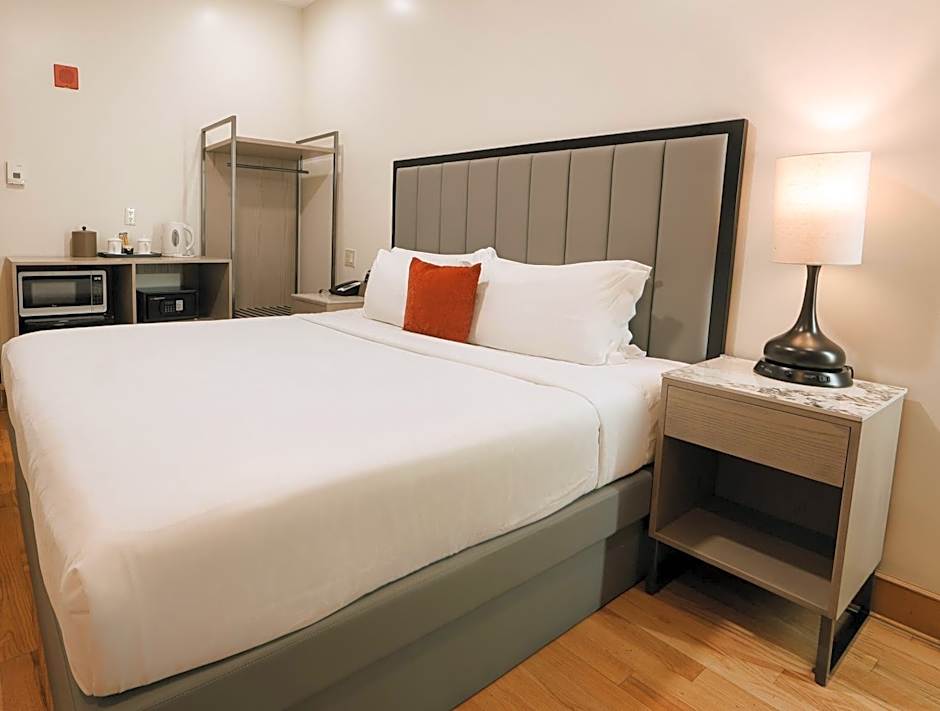Asiatic Hotel Laguardia East