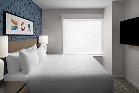 One-Bedroom King Suite with Sofa Bed, Kitchen and Accessible Tub