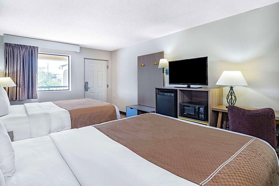 Days Inn by Wyndham Macon I-475