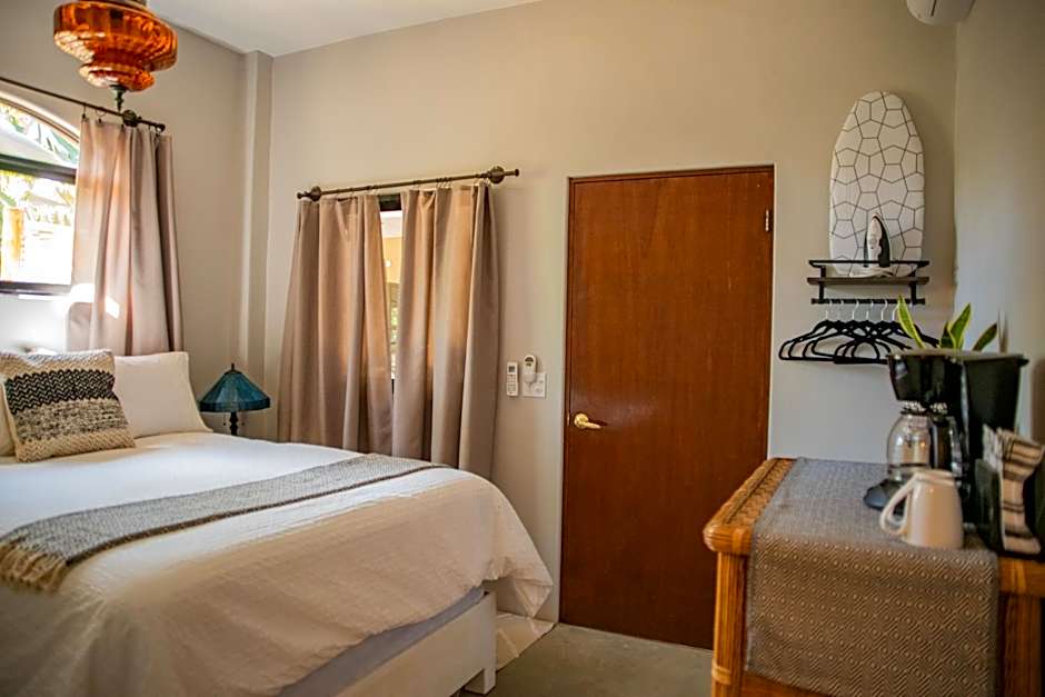 Pure Baja Private Suites-Upscale Property with Infinity Pool and Lush Gardens