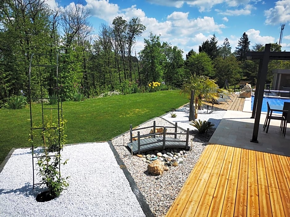 "Notre Bastide" Maison et table d'hôtes sur réservation, Piscine, Climatisation, Jacuzzi, Prise pour VE