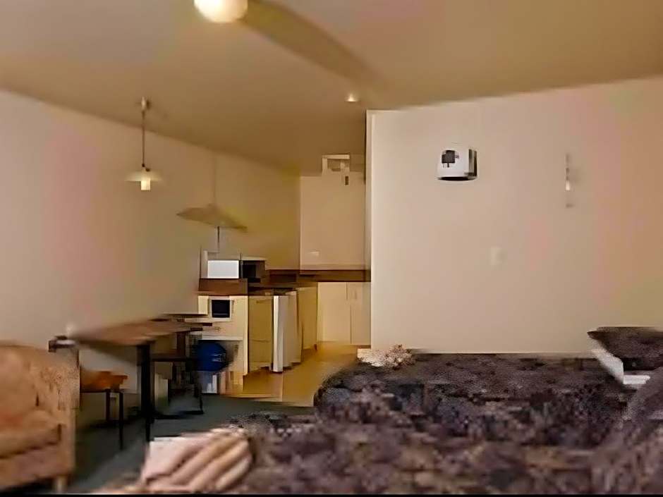 Alpine Pacific Motel