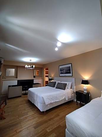 Superior King Suite